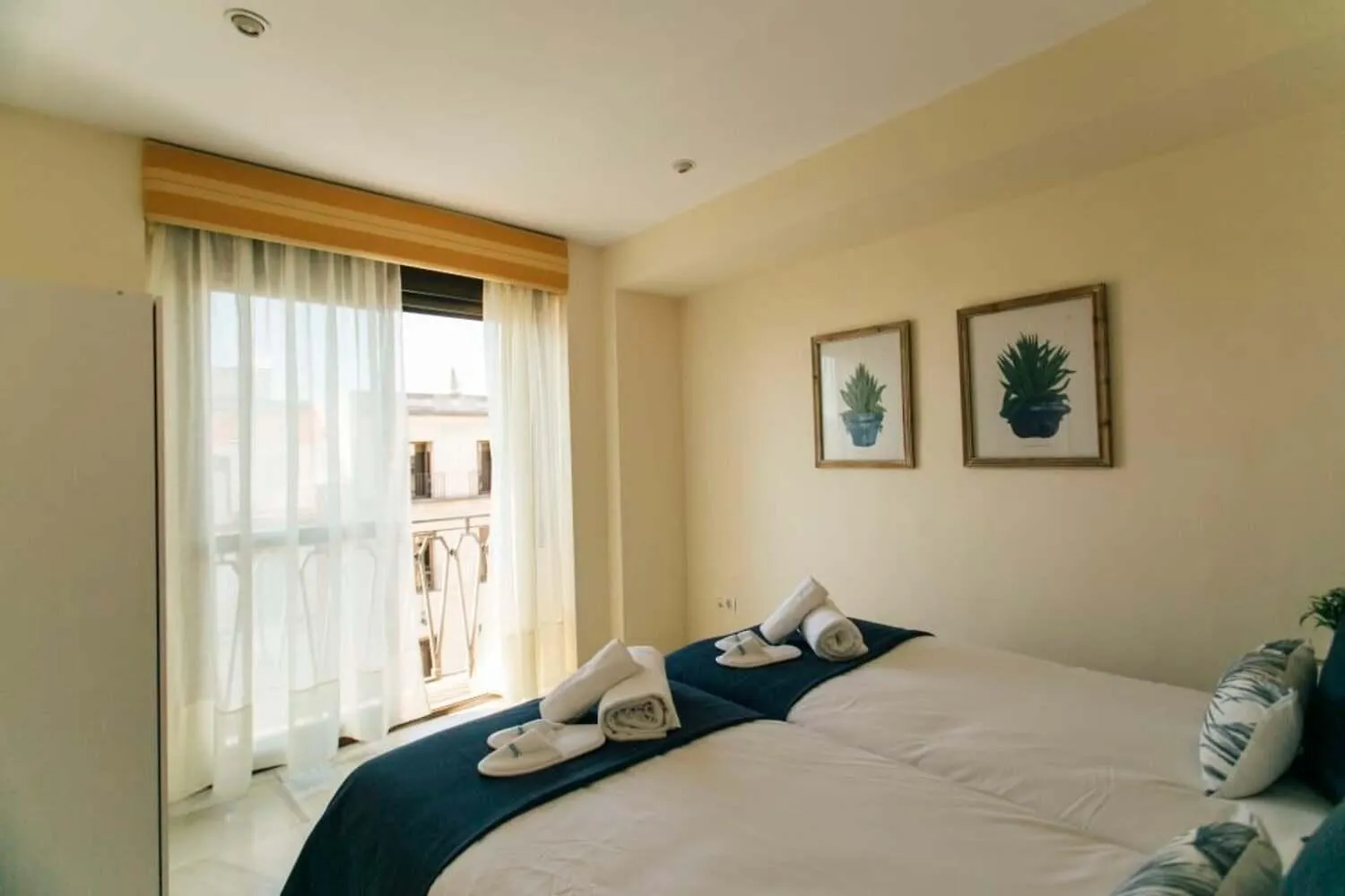 Wide And Bright- 3Bd 2Bth- Arenal Apartment Seville 0*,  Spain